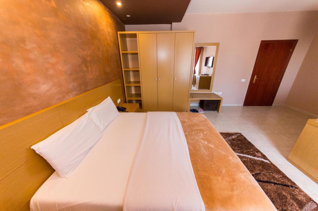 Hotel Denver Тирана Экстерьер фото
