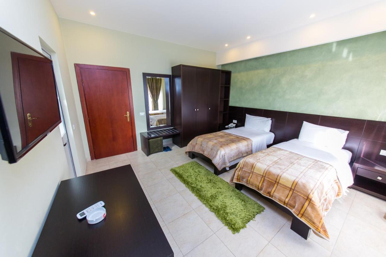 Hotel Denver Тирана Экстерьер фото