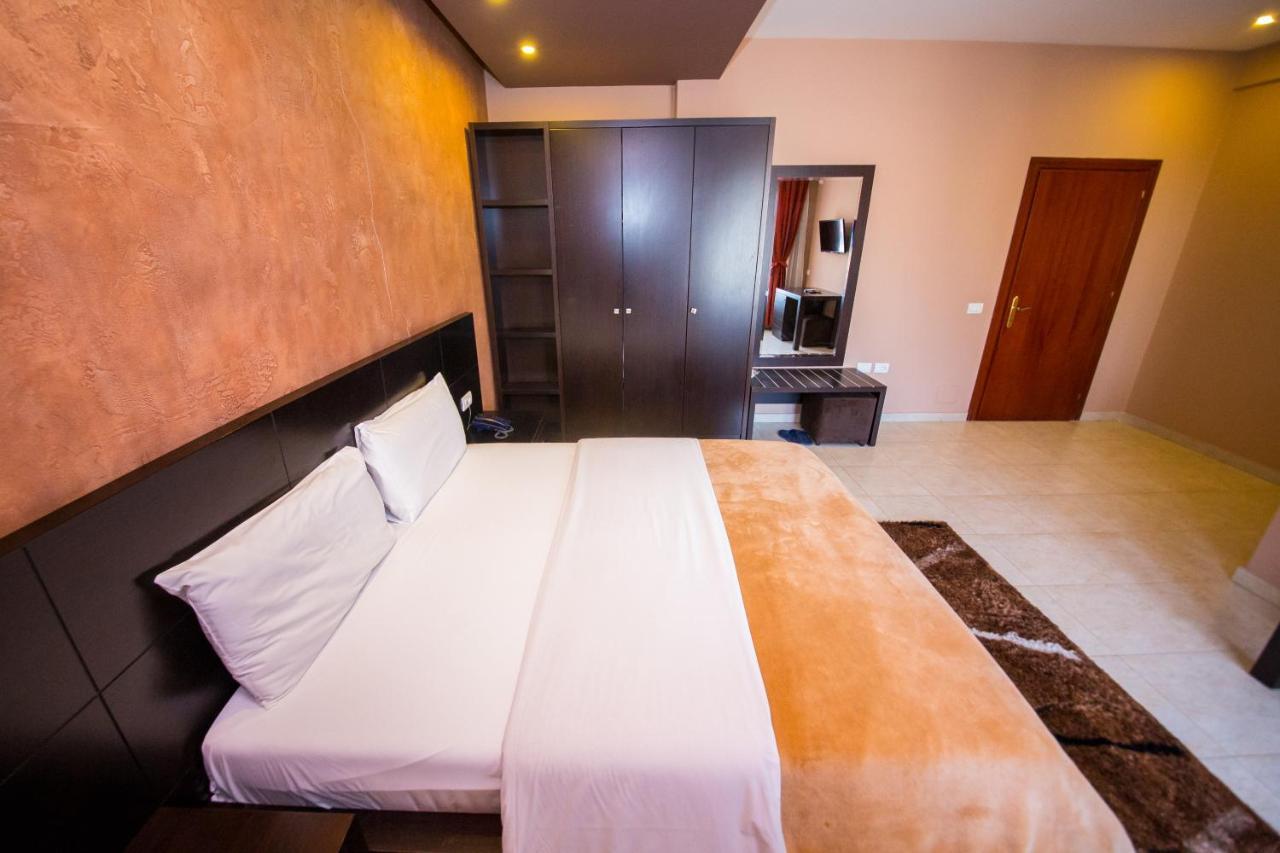 Hotel Denver Тирана Экстерьер фото