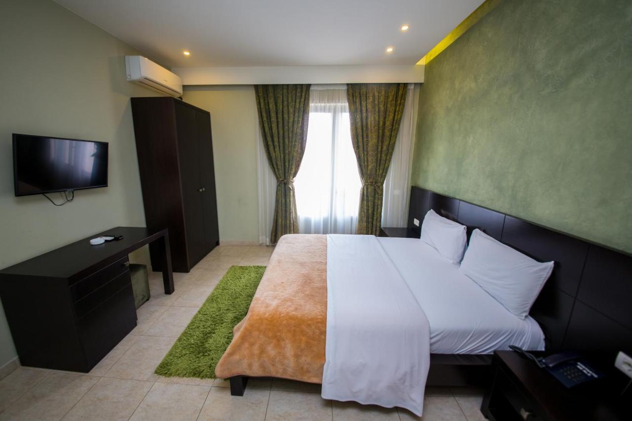 Hotel Denver Тирана Экстерьер фото