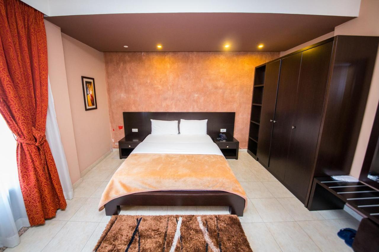 Hotel Denver Тирана Экстерьер фото